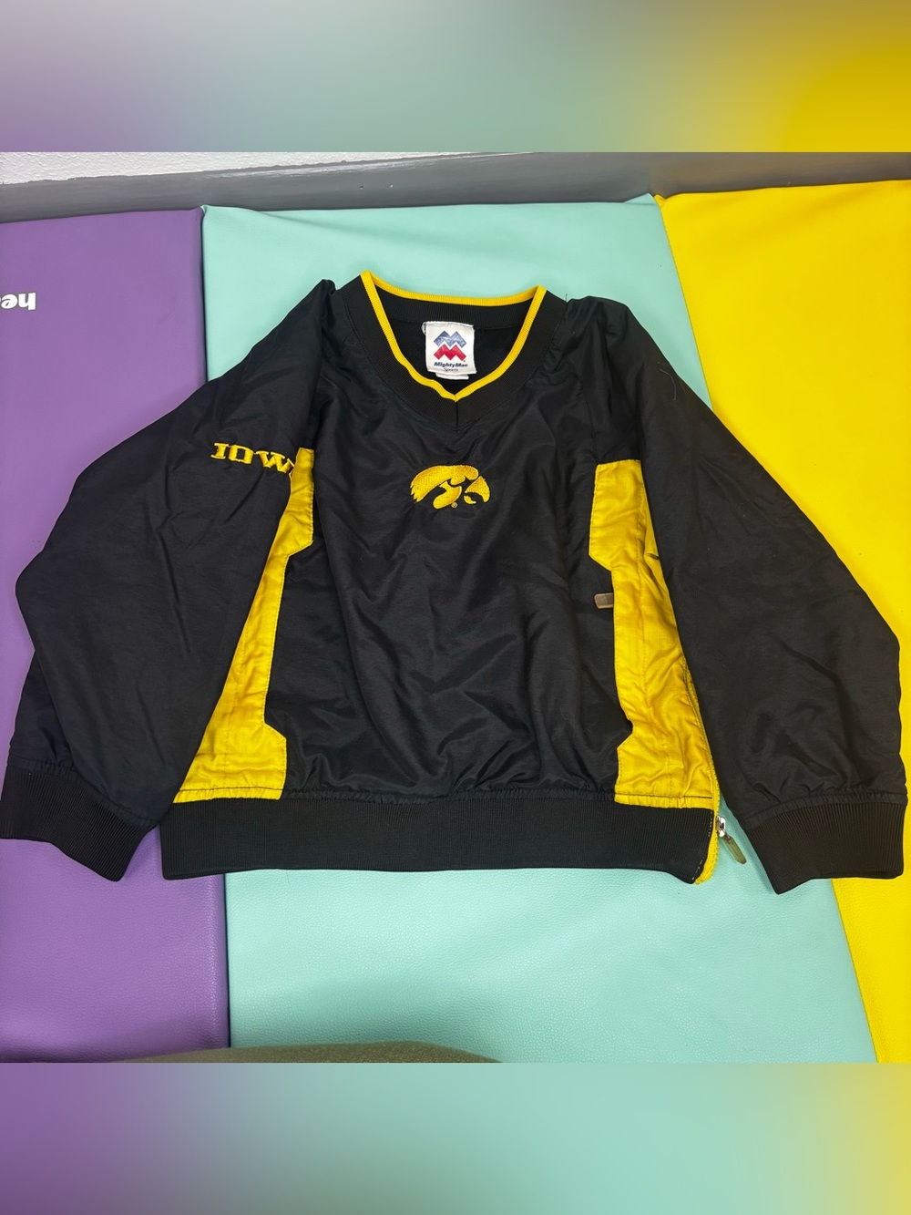 Iowa Hawkeyes Kid’s Size‎ 6 Vintage Pullover